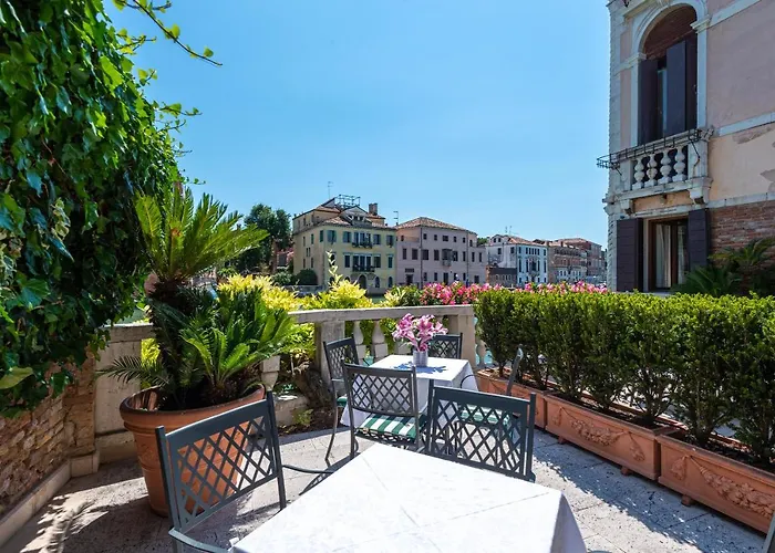 Ca' Dei Cuori On The Grand Canal